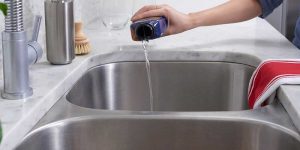 How to clean the kitchen sink?