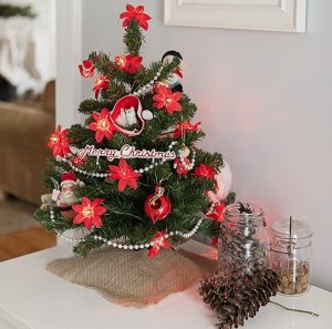 Simple and subtle vintage Christmas decoration