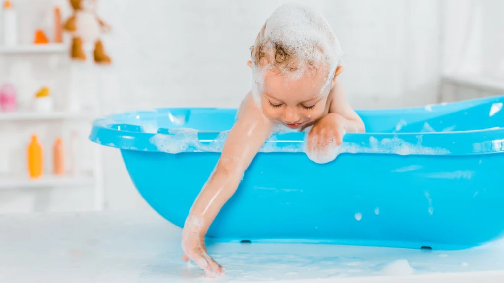 What are the principles of baby bath?