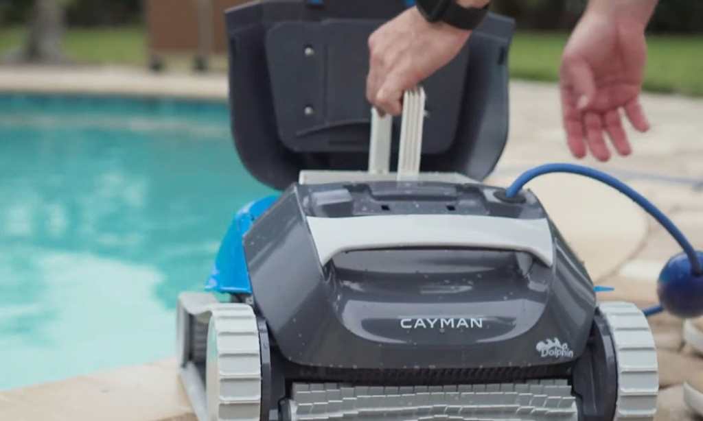 Can robotic pool cleaners be left in the pool